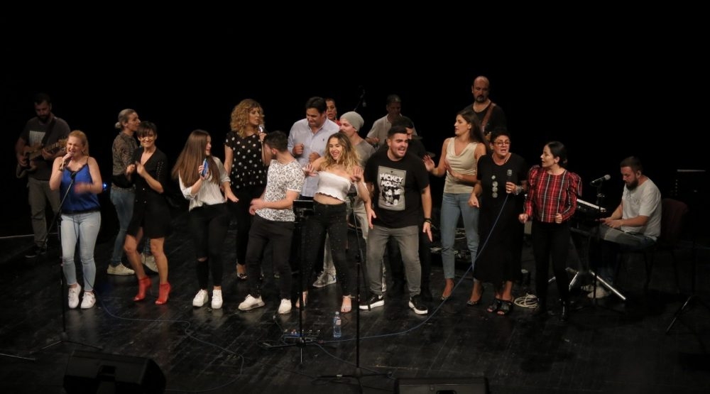 Crnogorski muzičari organizovali humanitarni koncert u Tivtu, došlo samo 20 ljudi
