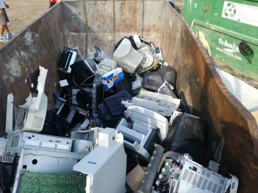 Tivat: Akcija sakupljanja elektronskog i električnog otpada