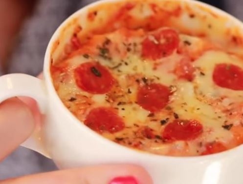 Pica u šolji se pravi za dva minuta, evo zašto je ovaj recept zaludio internet