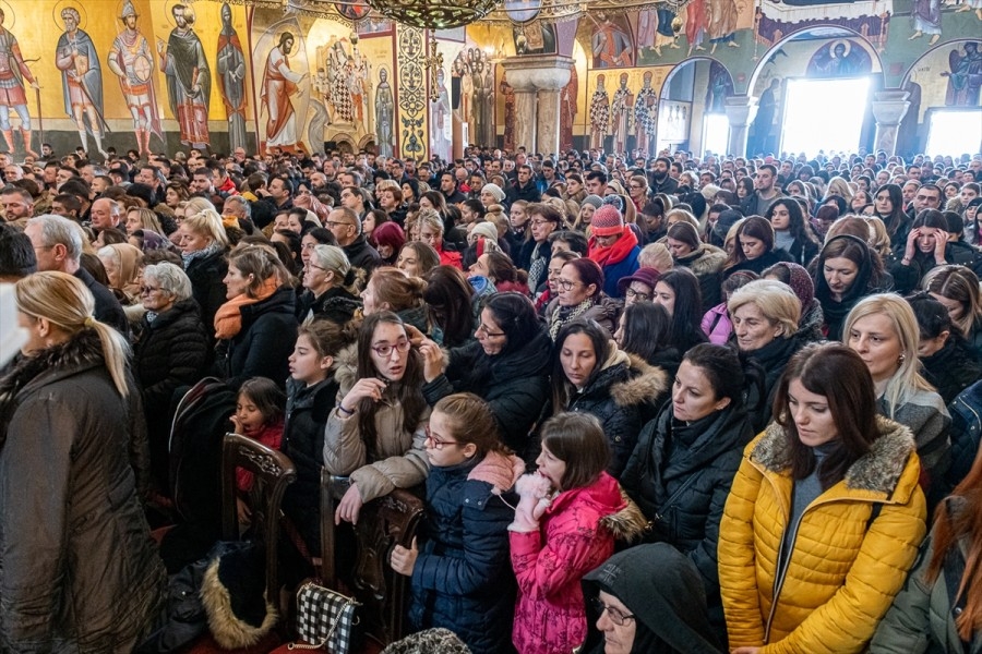 Liturgija u Hramu: Amfilohije pozvao vjernike na mir