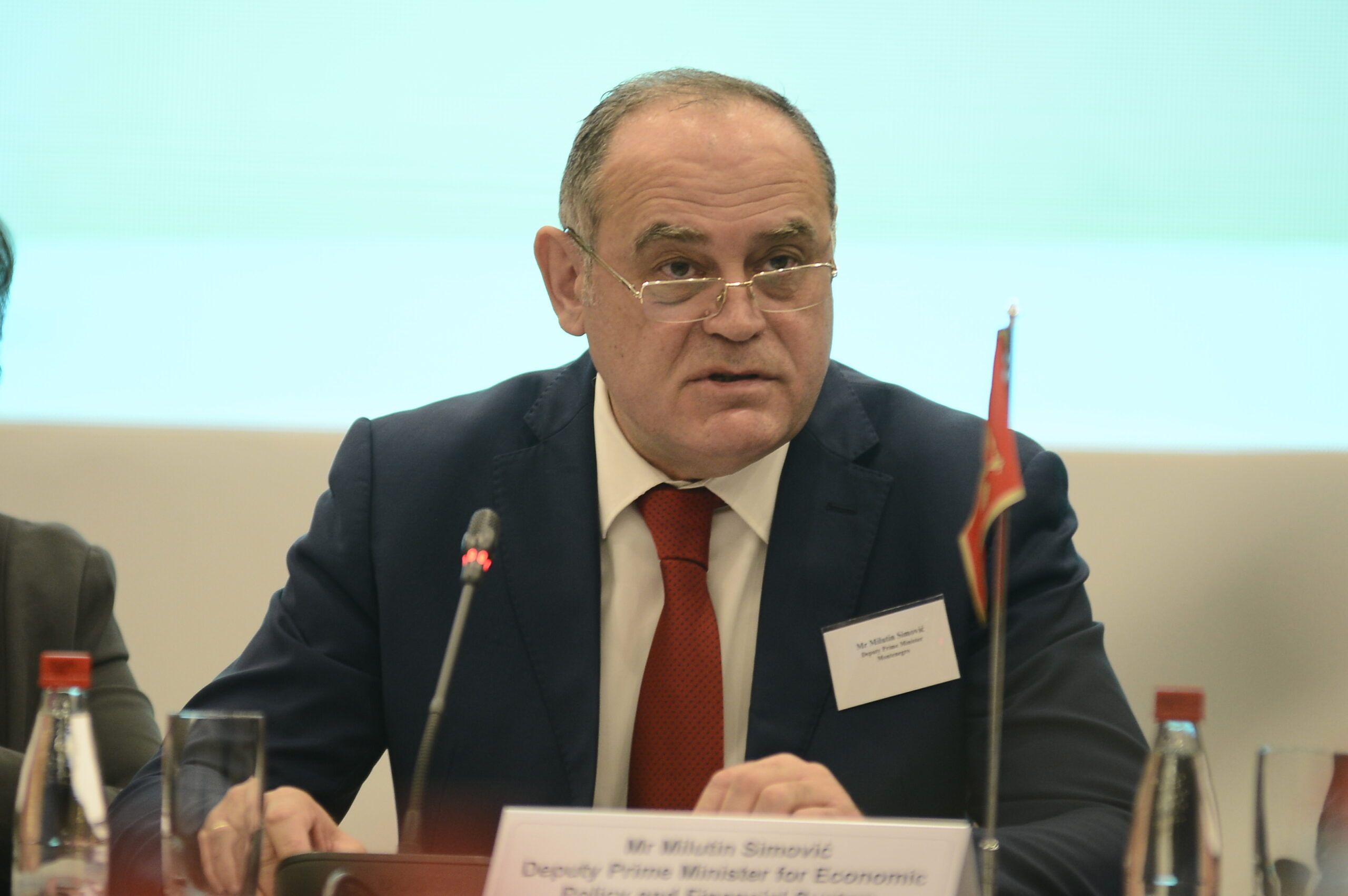 Simović: Srbija niti je gradila, ni oslobađala ni čuvala crkve u CG pa nema potrebe ni da sada priskače