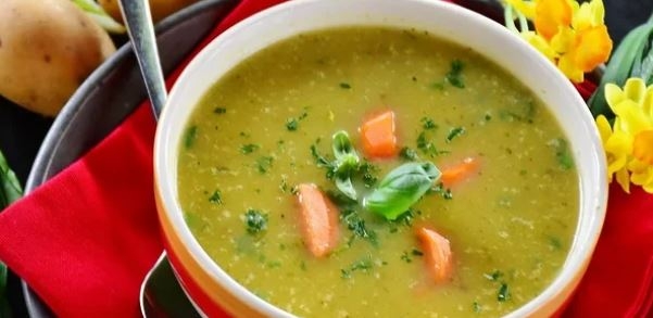 Donosimo vam recept za pileću supu sa povrćem i jogurtom