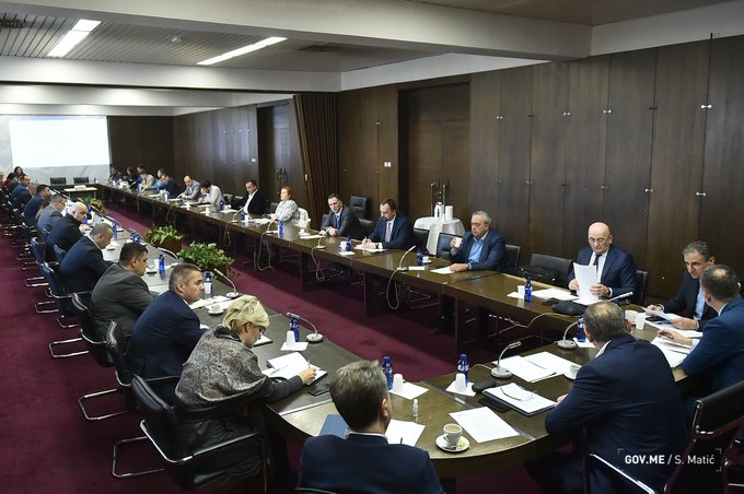 Nove mjere i preporuke: Zatvaranje graničnih prelaza, obustava javnog prevoza putnika, uzdržavanje od korišćenja javnih površina