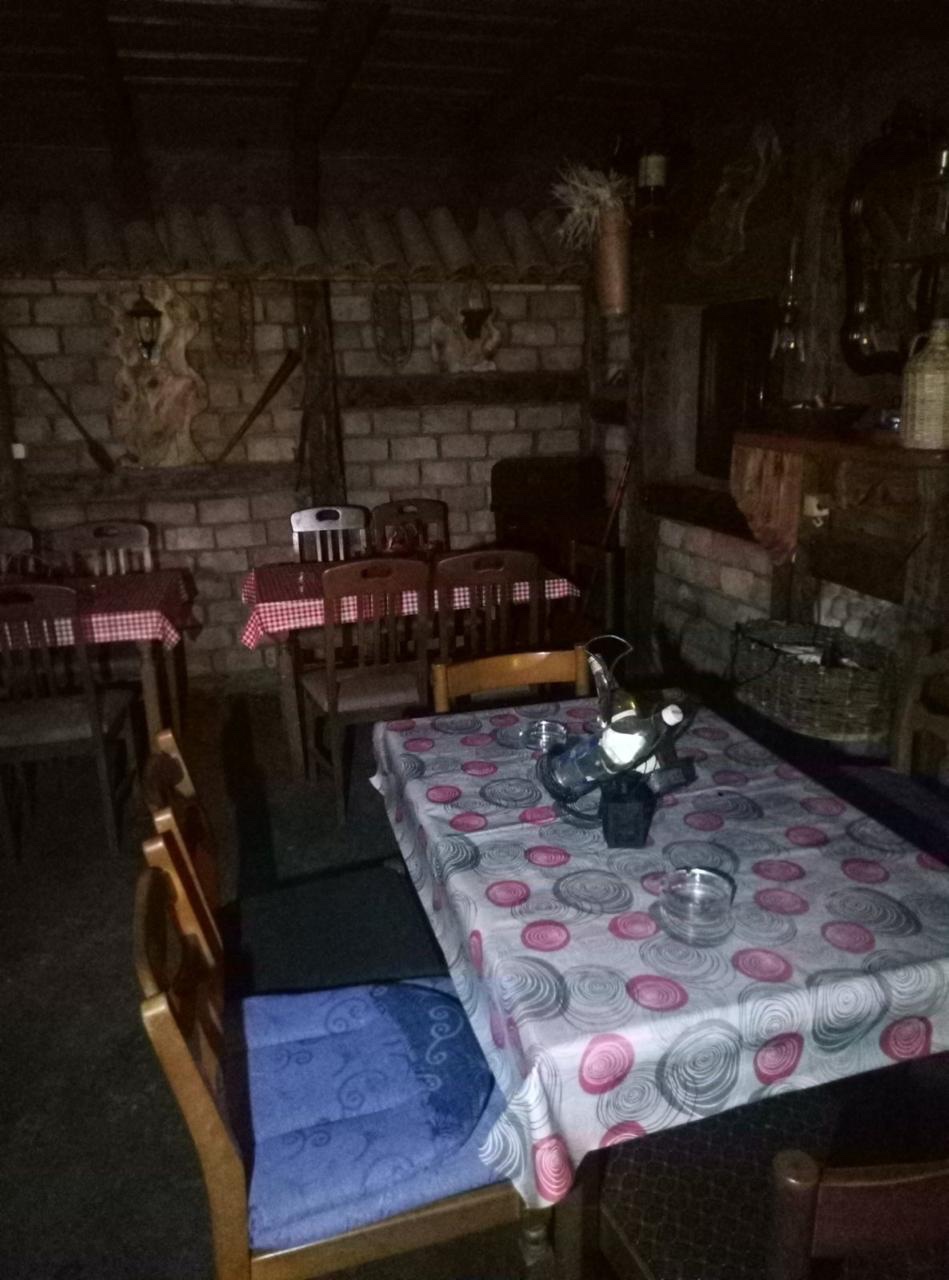 FOTO: Uprkos zabrani otvorio lokal, policija odlučna u sporovođenju akcija