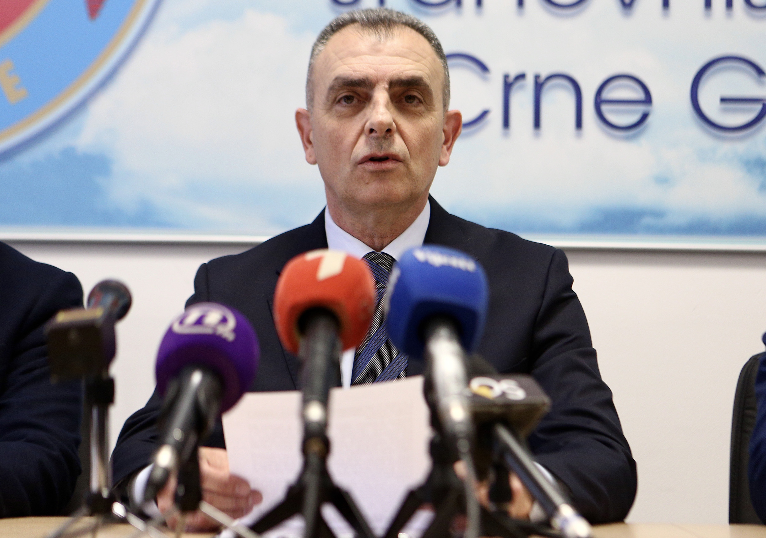 UPUSTVO: Ako osjetite simptome virusa, ne izlazite iz kuće, već zvati izabranog doktora, Institur ili Hitnu pomoć za instrukcije