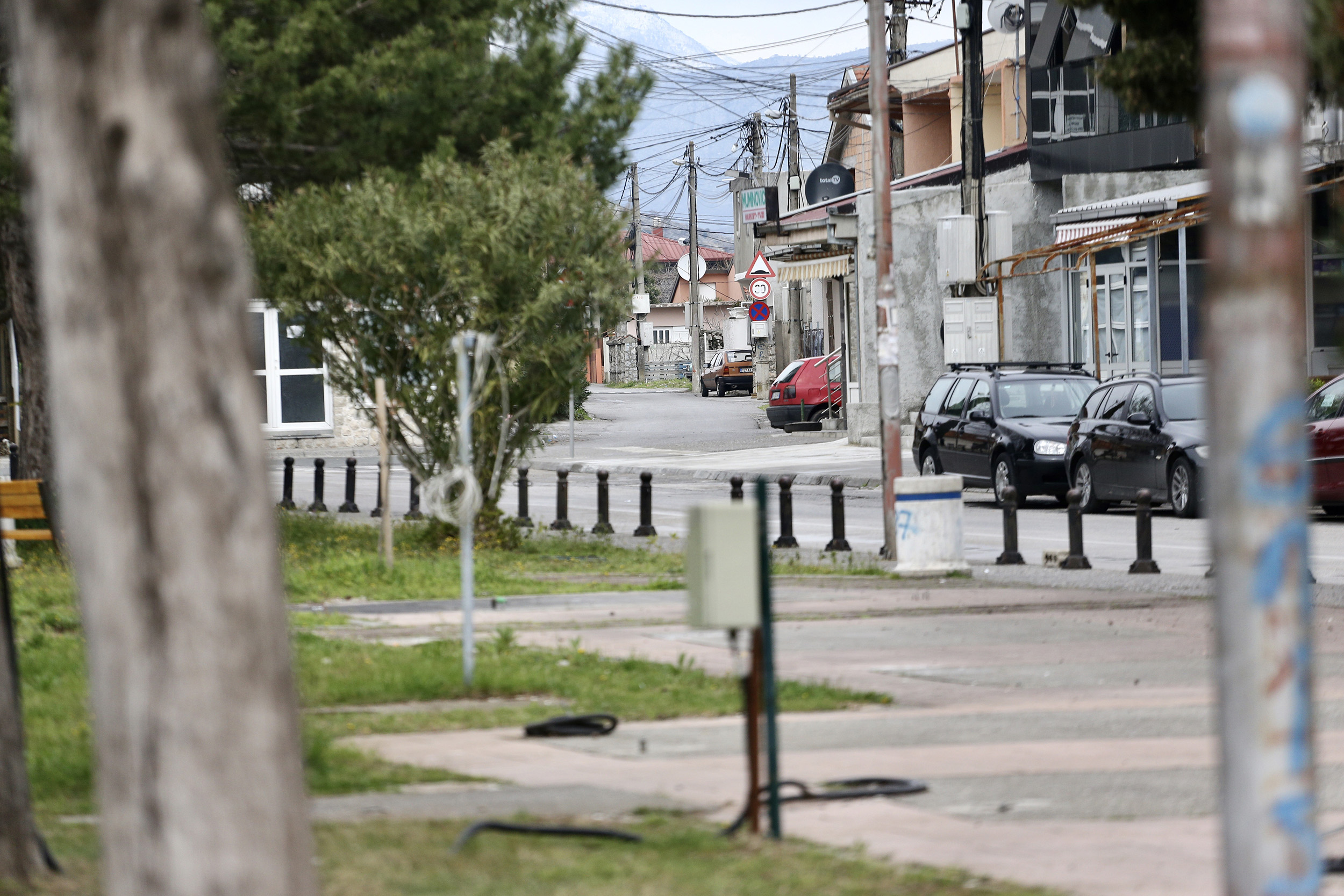 Život u Tuzima nikad složniji: Ko zamijesi hljeb ne uzima od volontera da bi svi imali