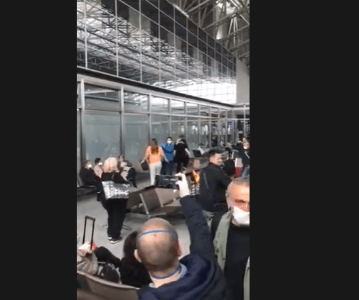 (VIDEO) CRNOGORSKA ZASTAVA, KOLO I MUZIKA: Evo kako se građani CG raduju  povratku svojoj domovini