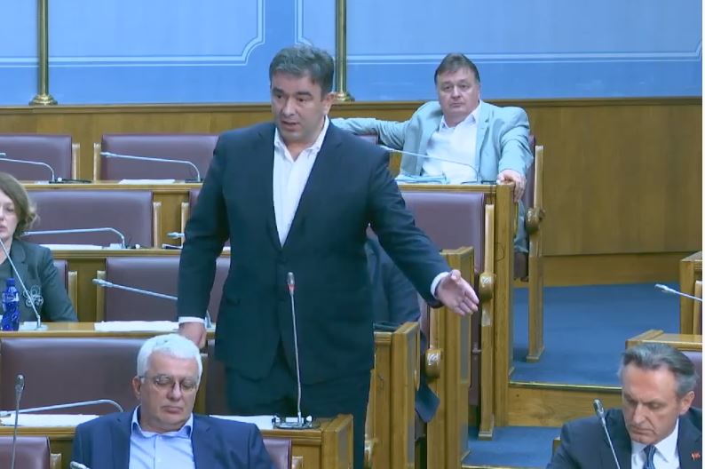 Sukob Krivokapića i Medojevića u Skupštini