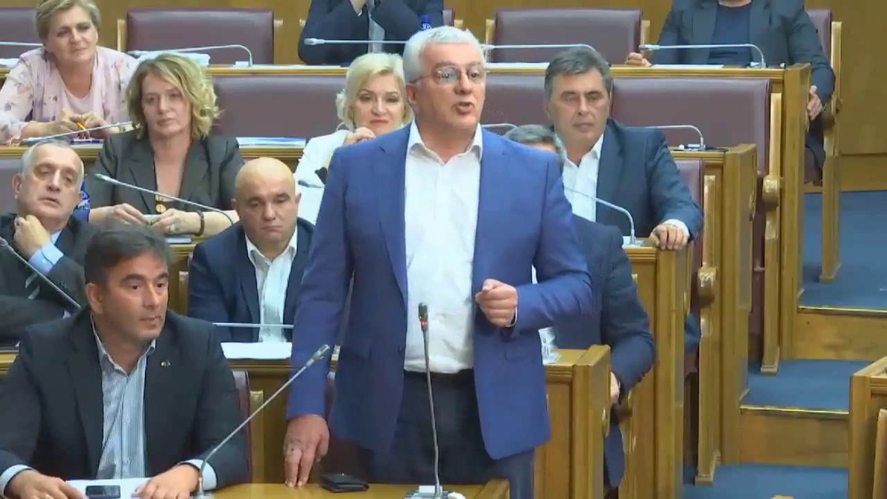 DF vrijeđa i psuje, a pare bi da dijeli šakom i kapom bez pokrića