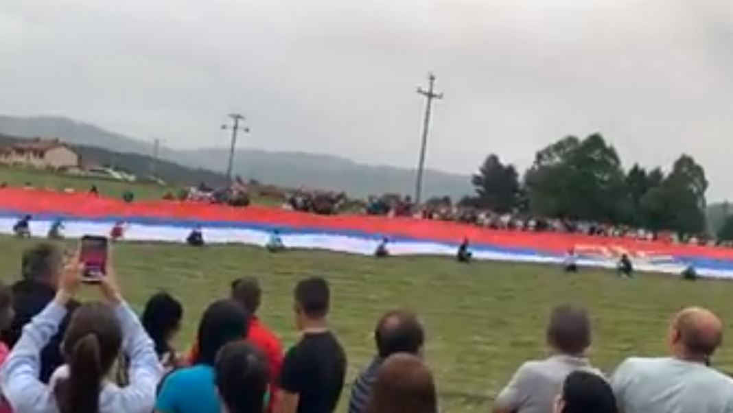 Berane: Vjernici sa trobojkama dočekuju Joanikija
