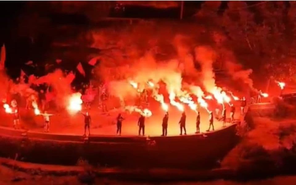 VIDEO: Bakljada na Skalinama u čast Dana nezavisnosti