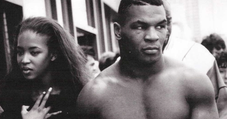 Čuvao stražu Tajsonu ispred WC-a dok je imao seks sa NAOMI ...