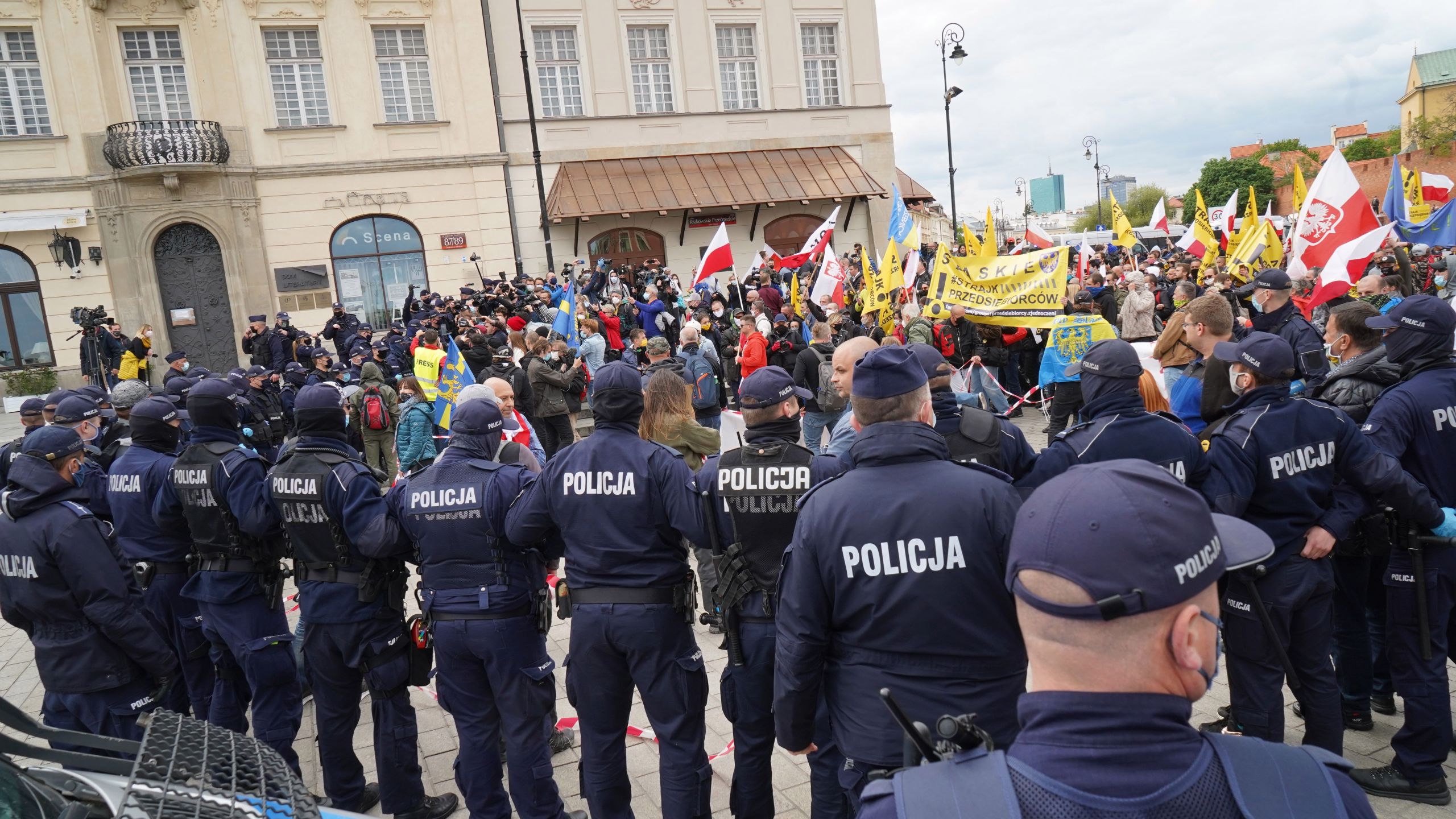 Policija hapsila demonstrante u Varšavi