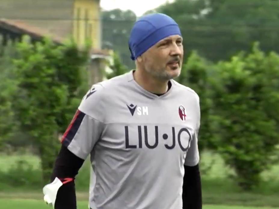 LAV SE VRATIO: Siniša Mihajlović sa novim imidžom na terenu
