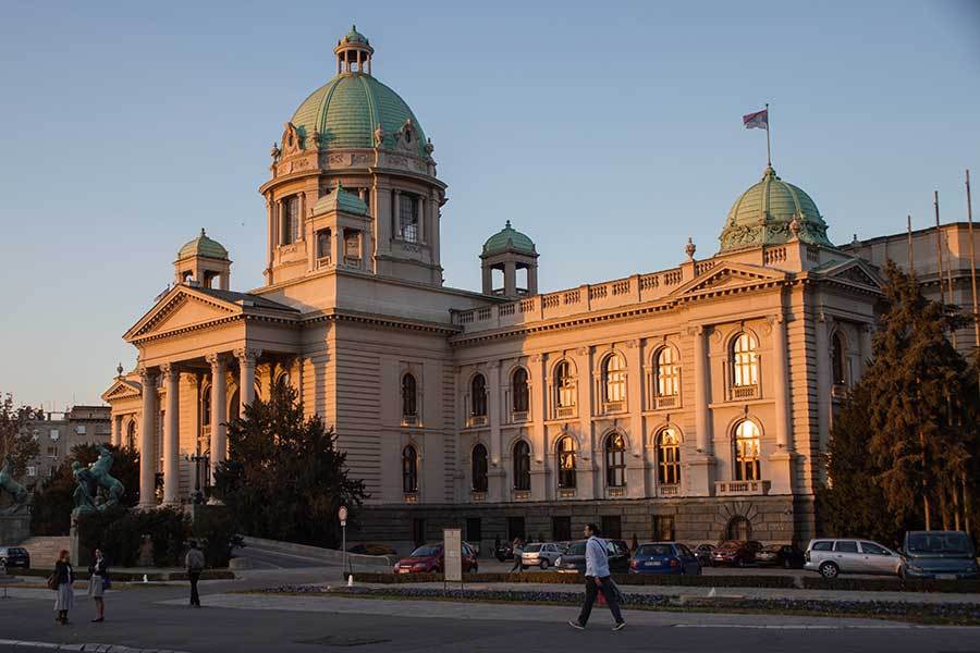 Srbija: Poslanici opozicije i vlasti stupili u štrajk glađu
