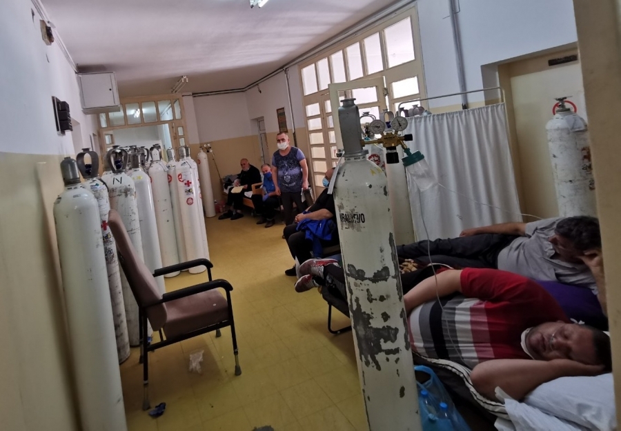 Užasne scene u bolnici u Novom Pazaru: Hrabra novinarka ušla među zaražene i zabilježila horor (VIDEO)