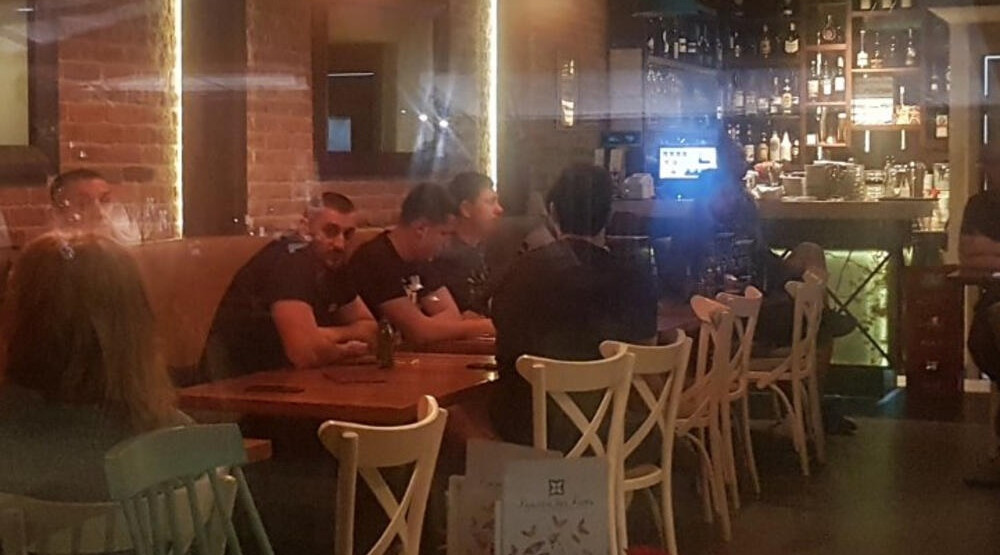 Novinarki oduzet telefon dok je fotografisala Danila Vučića i Aleksandra Vidojevića