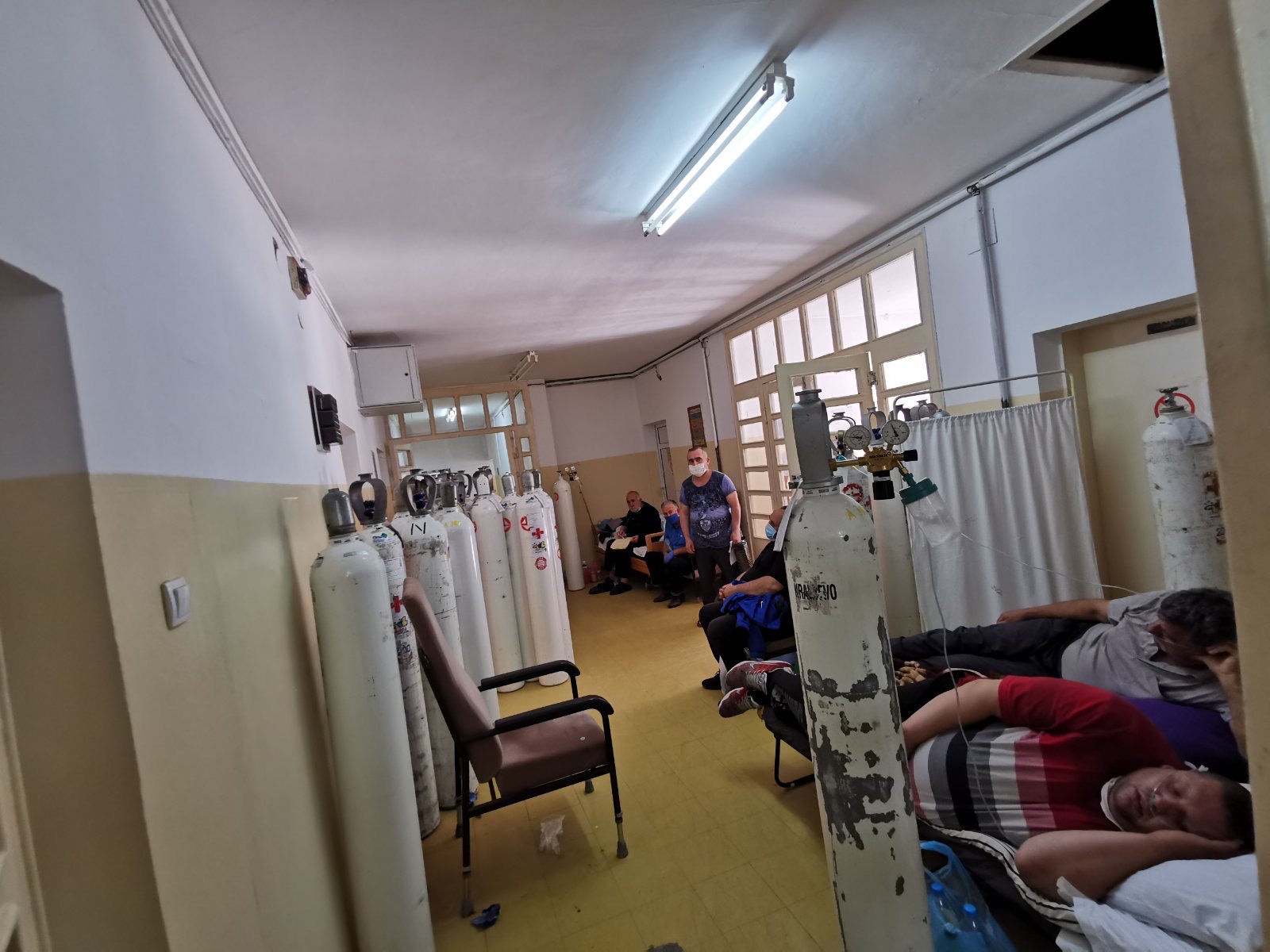 STANDARD U NOVOM PAZARU: Čistili hodnike, sklanjali krevete i bolesnike i micali umrlice da Brnabićka bude zadovoljna