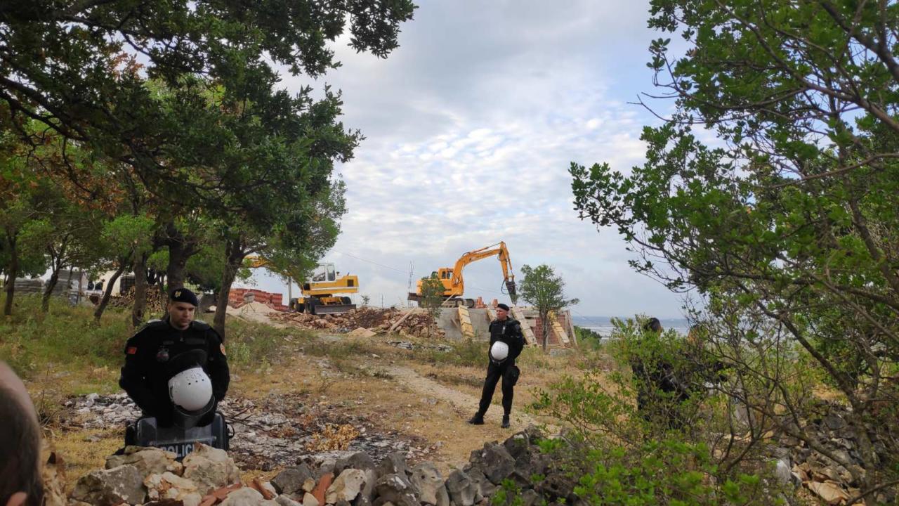 Srušen manastirski konak kod Ulcinja, MORT zabranio izvođenje radova na nelegalnom objektu ali se MCP oglušila na upozorenja