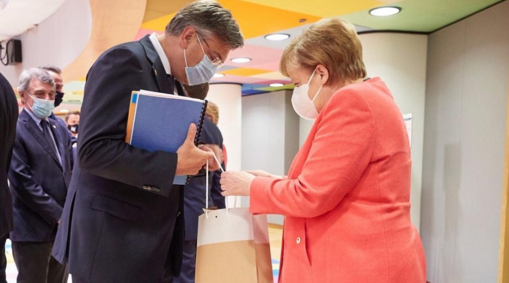 Hrvatski premijer Angeli Merkel donio rođendanski poklon