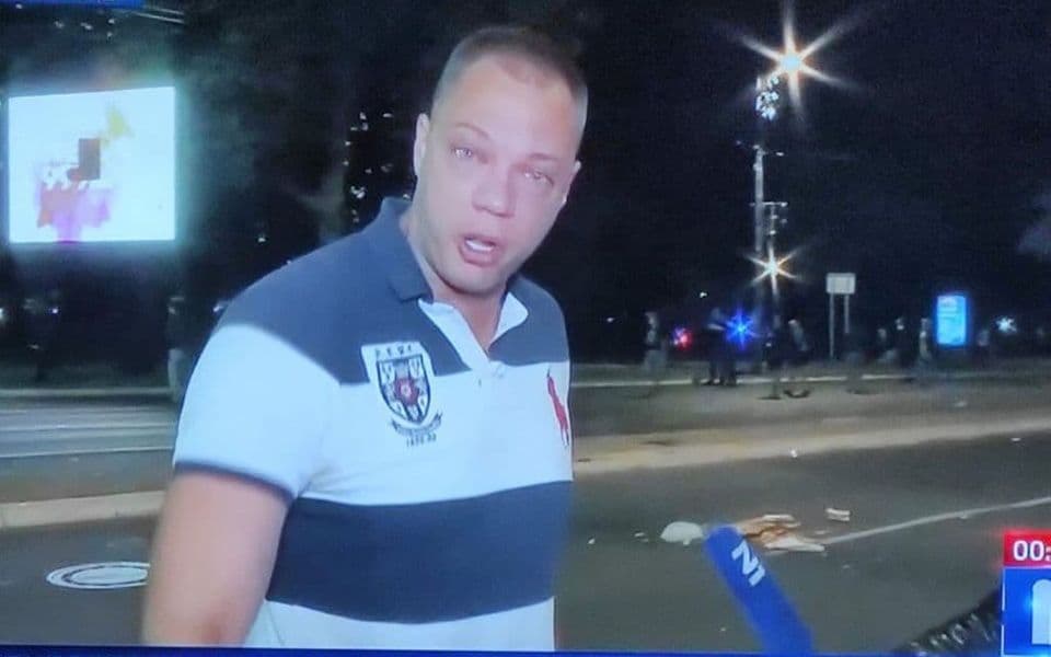 VIDEO: Učesnik protesta u Beogradu: Ćale, ovo je za tebe jer si umro, a nije bilo respiratora