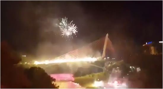 (VIDEO) Vatromet i bakljada za Dan državnosti u Podgorici