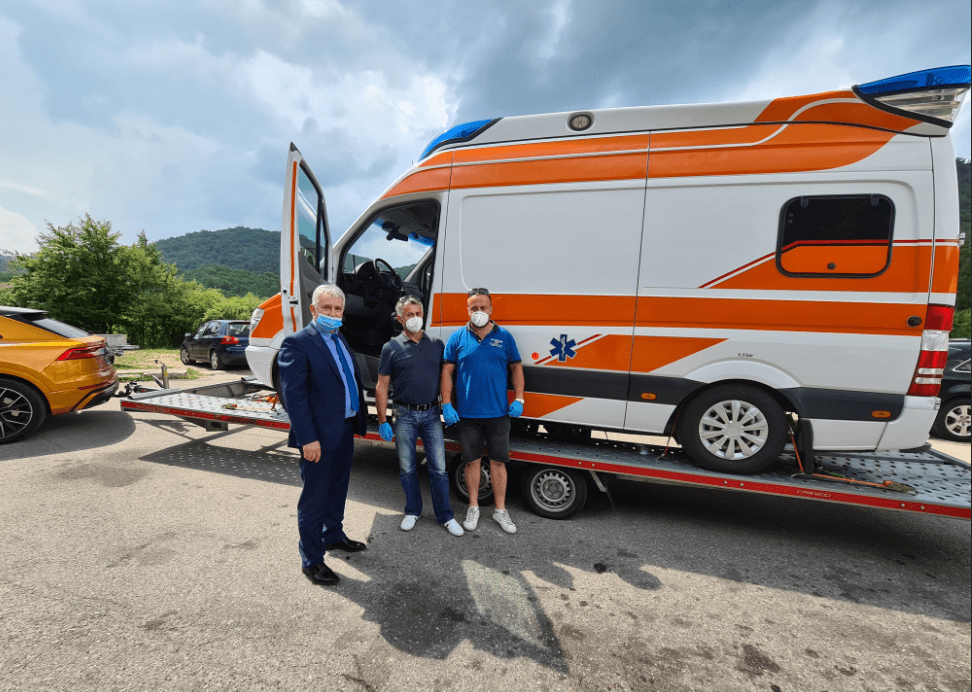 Košuta i Đerlek donirali rožajskom Domu zdravlja ambulantna kola