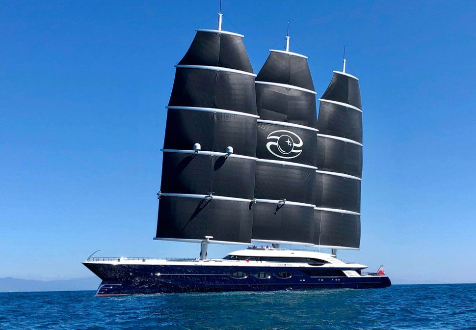 (VIDEO)&#8221;Crni biser&#8221; uplovio u marinu Porto Montenegro, NAUTIČKO ČUDO RUSKOG MILIJARDERA, a evo ko je ON!