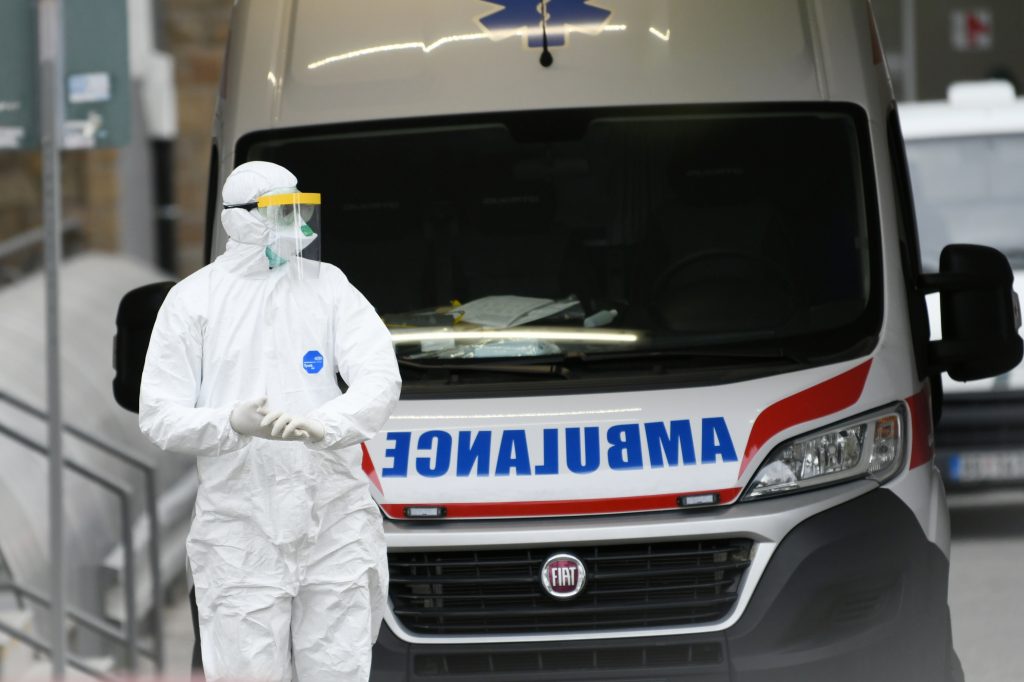 Srbija: Sad država sama sebe demantuje o broju umrlih od korone