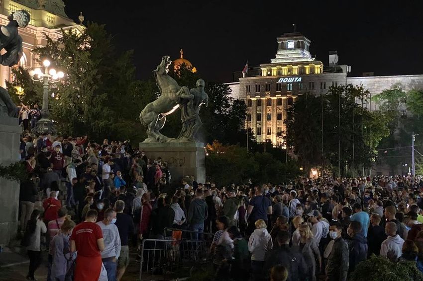 Policija razbijala glave ko da nije među svojim narodom