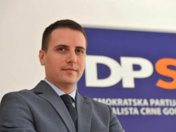 Vešović: Robotskim saopštenjima Demokrate izbjegavaju odgovore i recikliraju propagandni otpad DF-a