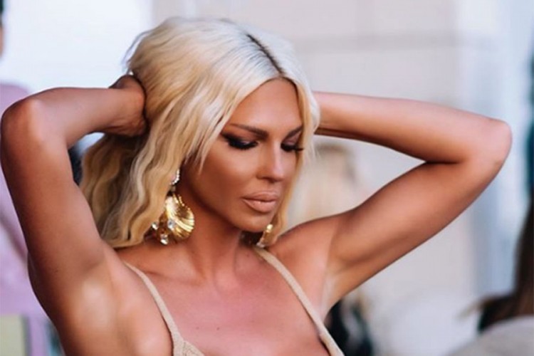Neobičan bikini Jelene Karleuše, grudi jedva stale