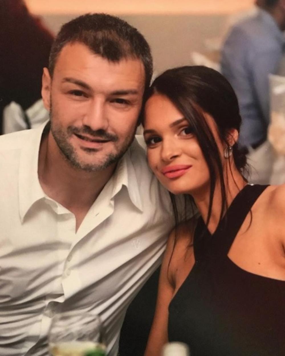 Oženio se VLADA MANDIĆ, poslije ŠEST godina veze i troje djece s Jasminom
