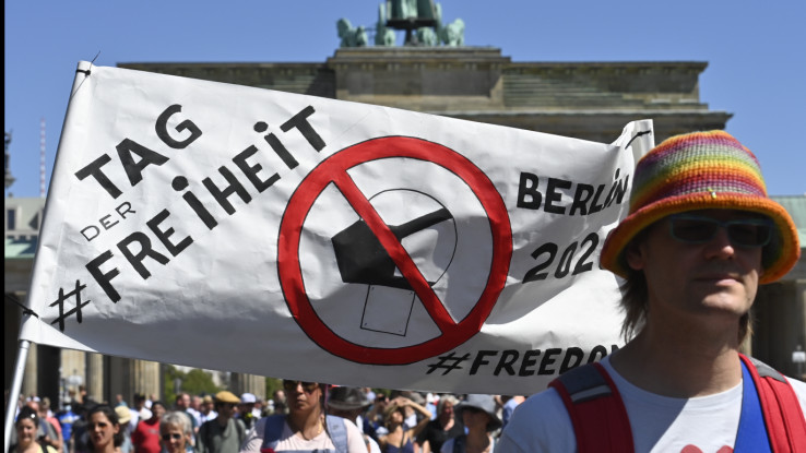 U Berlinu 15.000 protestuje protiv korona mjera