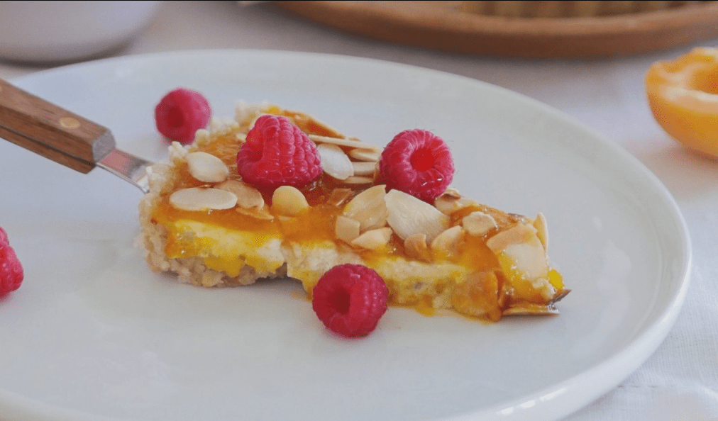 ZASLADITE DAN: Tart s kajsijama i bademom