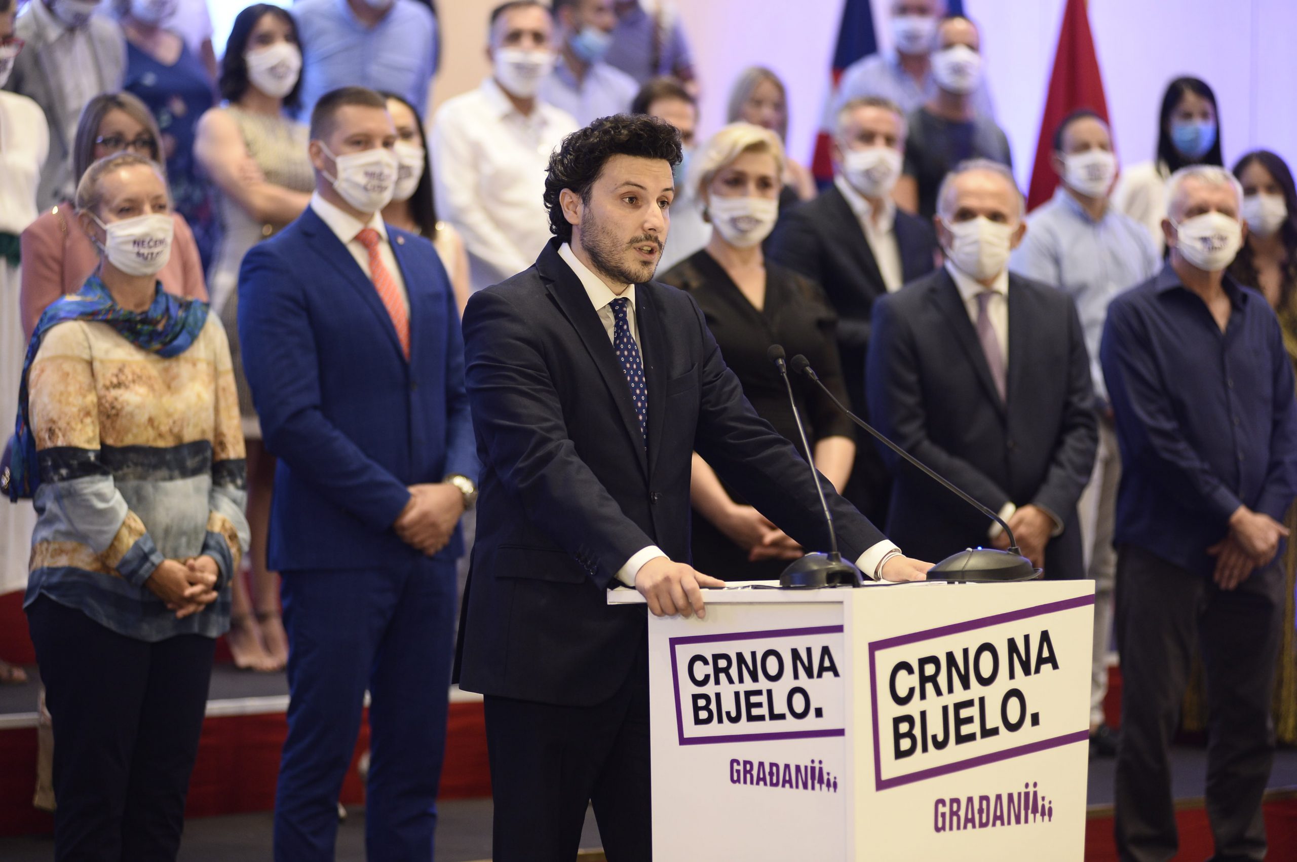 Platforma „Crno na bijelo“ predala listu i potpise