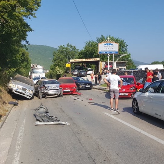 U sudaru više automobila u Donjoj Lastvi, nema povrijeđenih