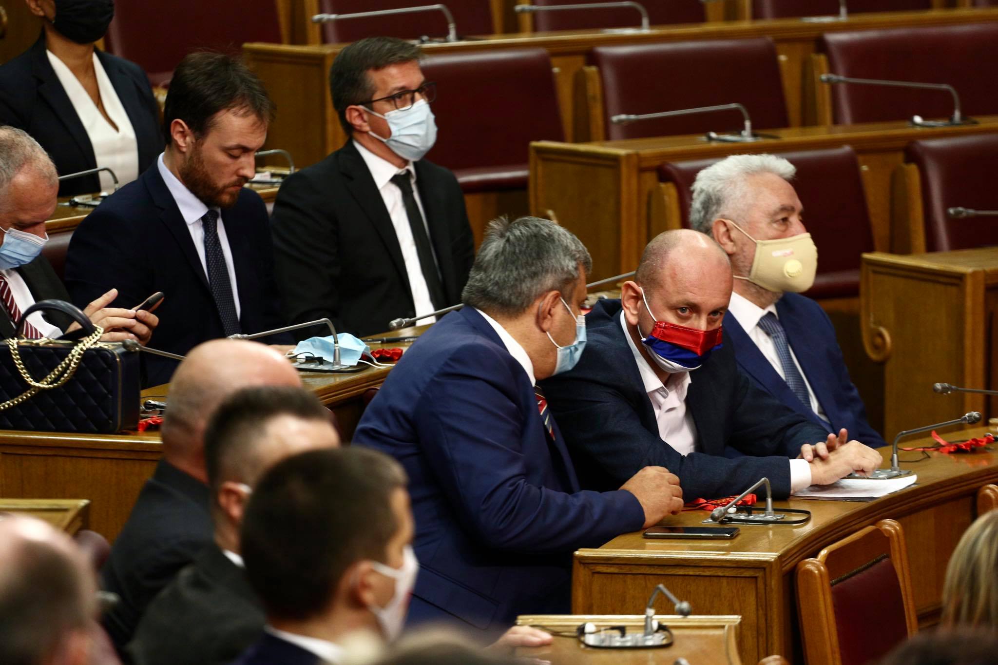 DF IZGUBIO DOBIJENE IZBORE: Sada Crnom Gorom vlada 14 poslanika