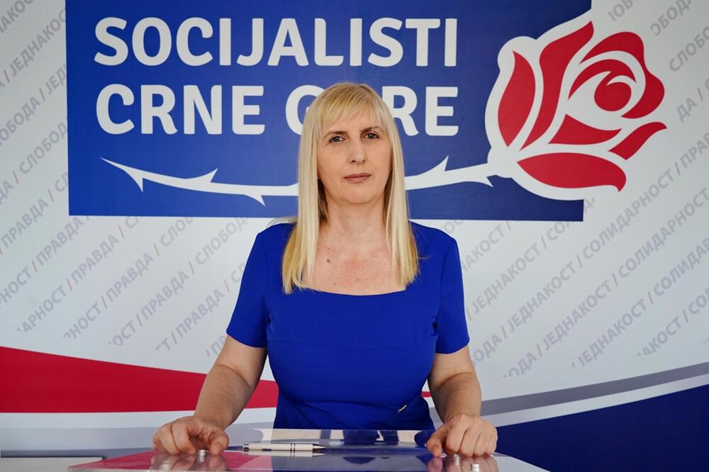 Jonica čestitala Bečiću