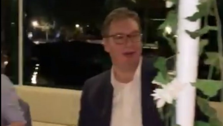 Vučić, Brnabić i Mali s Grenelom pjevali američke pjesme