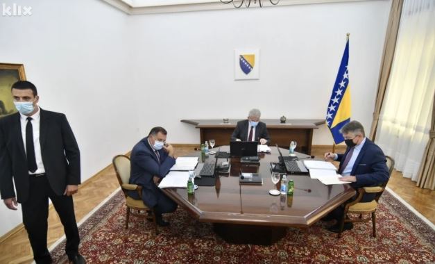 Komšić i Džaferović glasali da BiH prizna Kosovo, Dodik očekivano bio protiv