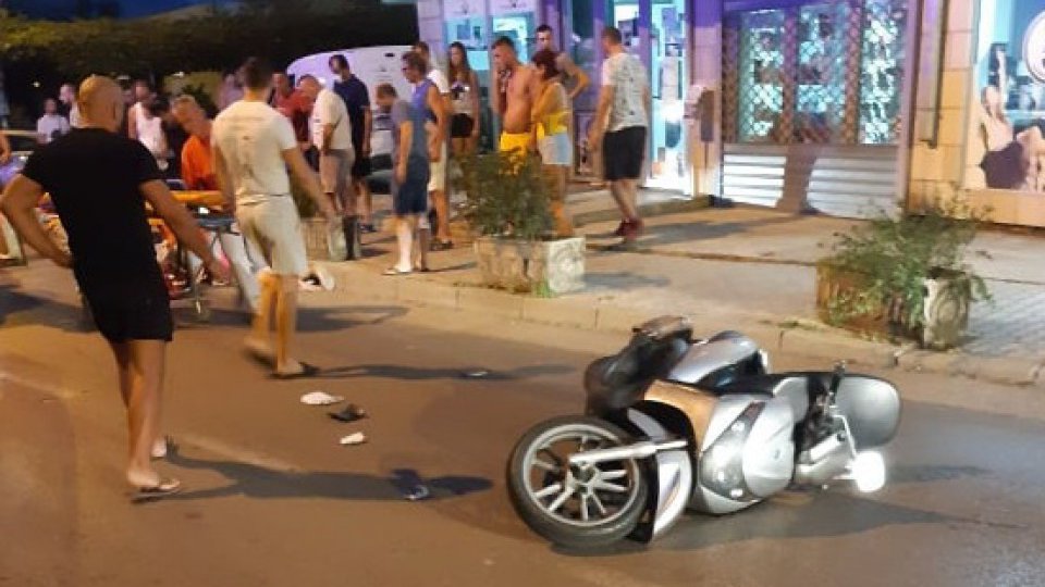 Budva: Sudar motora i automobila, povrijeđen motociklista