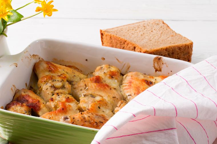 Pileći bataci u sosu od pavlake: Ovo je jelo samo za prave gurmane! (RECEPT)