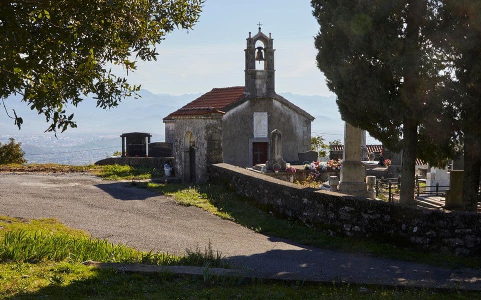 SKRNAVLJENJE SVETINJE: Kandilo Svetog Petra Cetinjskog i srebrni krst ukradeni na prevaru