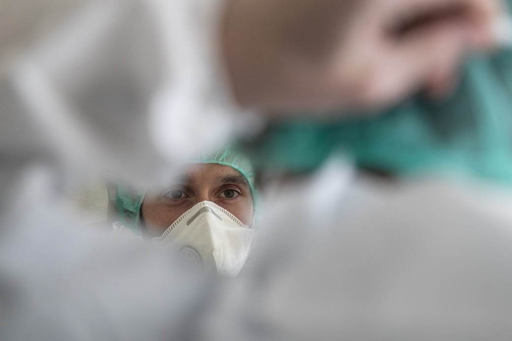 Rusija: 13.592 nova slučaja koronavirusa, preminulo 125 osoba
