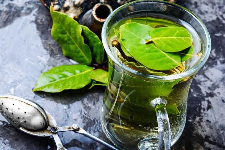 Moćan narodni lijek od samo tri sastojka: Očistiće disajne puteva i riješiti vas upornog kašlja i nadraženog grla! (RECEPT)