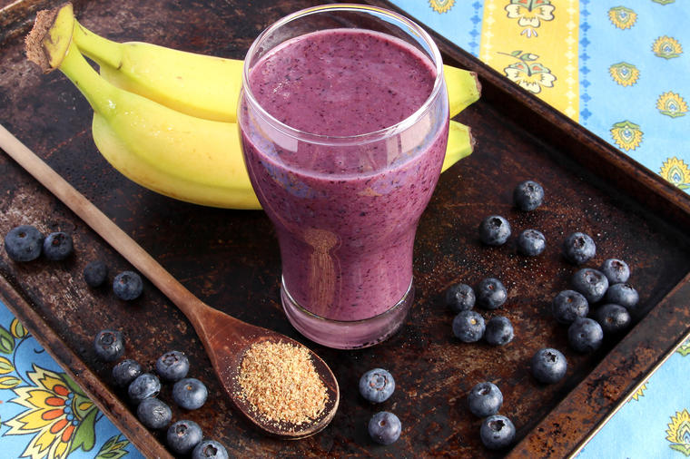 Prirodni lijek za krvni pritisak: Čaša smutija od borovnice i banane čini čuda! (RECEPT)