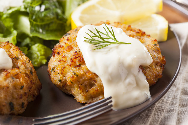 Pileće pljeskavice punjene kačkavaljem: Sočan i ukusan ručak za cijelu porodicu!(RECEPT)