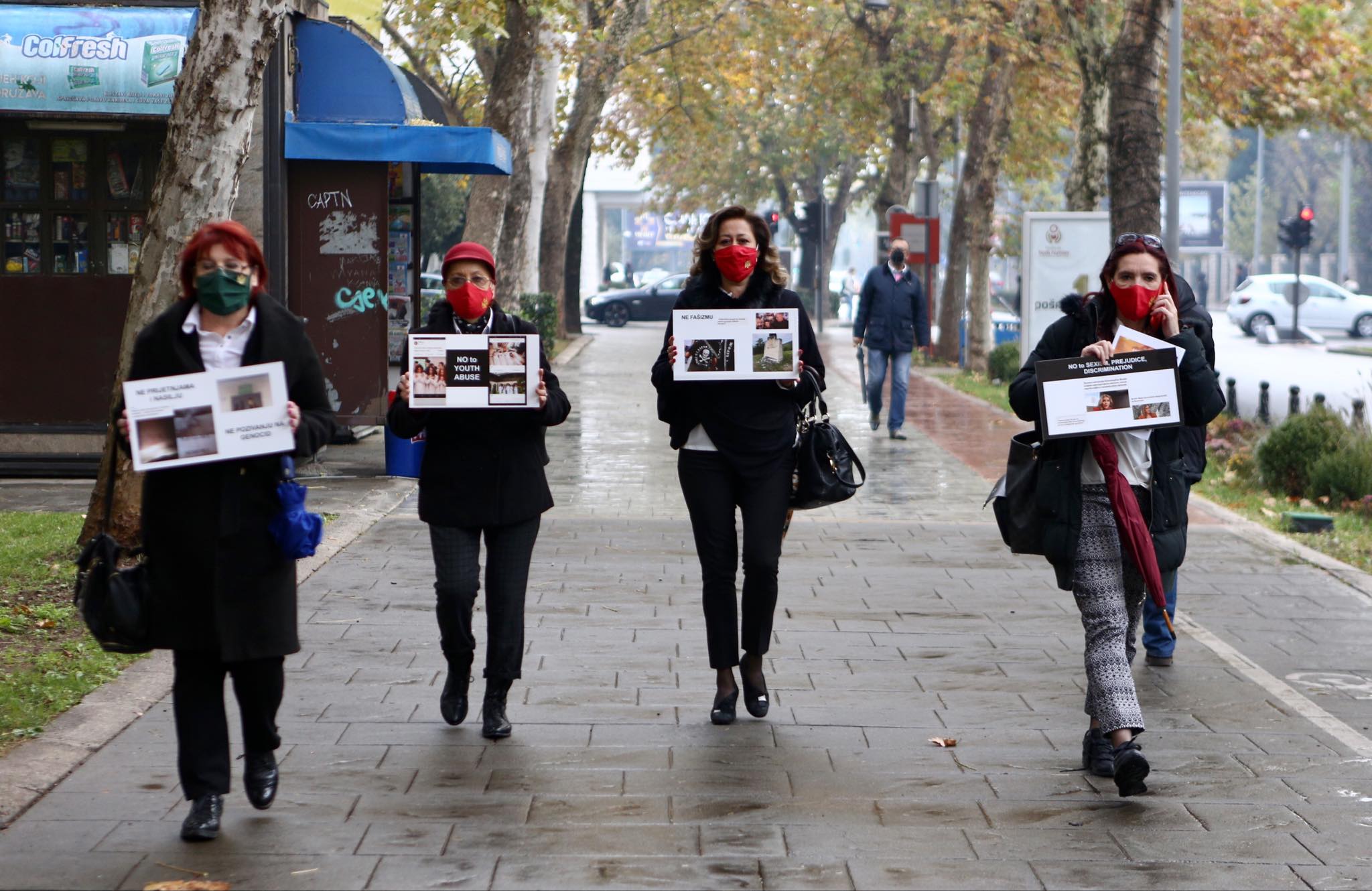 PROTEST ŽENA ISPRED SKUPŠTINE CG: Ne želimo vladu koja ne priznaje svoju zastavu, himnu i zemlju