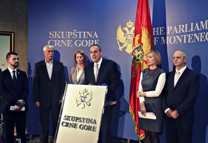 LP: Smijenjena Vlada nastavlja da sramoti Crnu Goru klero-nacionalističkom farsom u Banja Luci